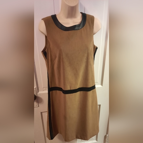 Tan and Black Sleeveless Dress - Picture 1 of 5